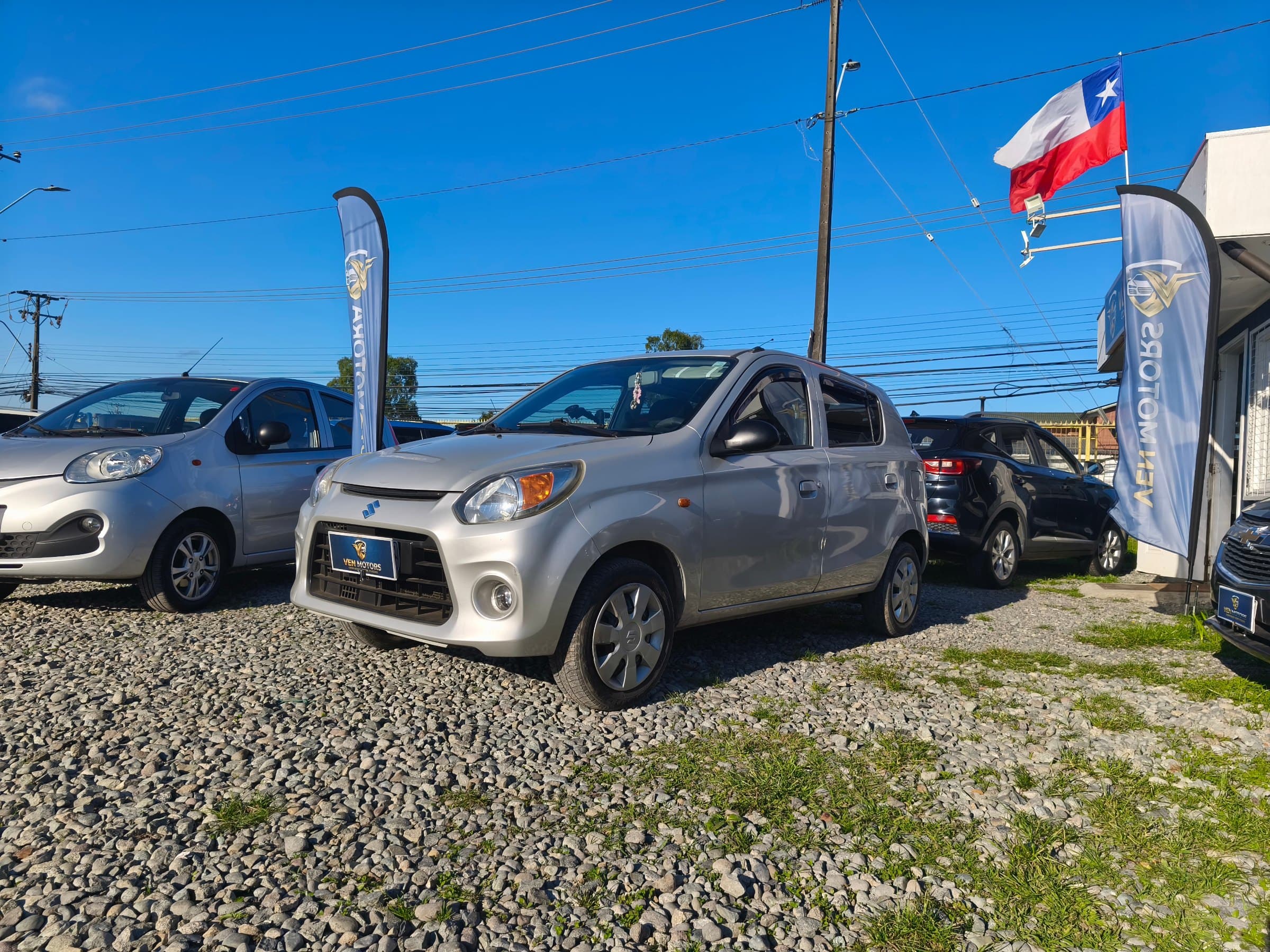 Suzuki Alto 2018 Plateado, vista exterior 1 de 12