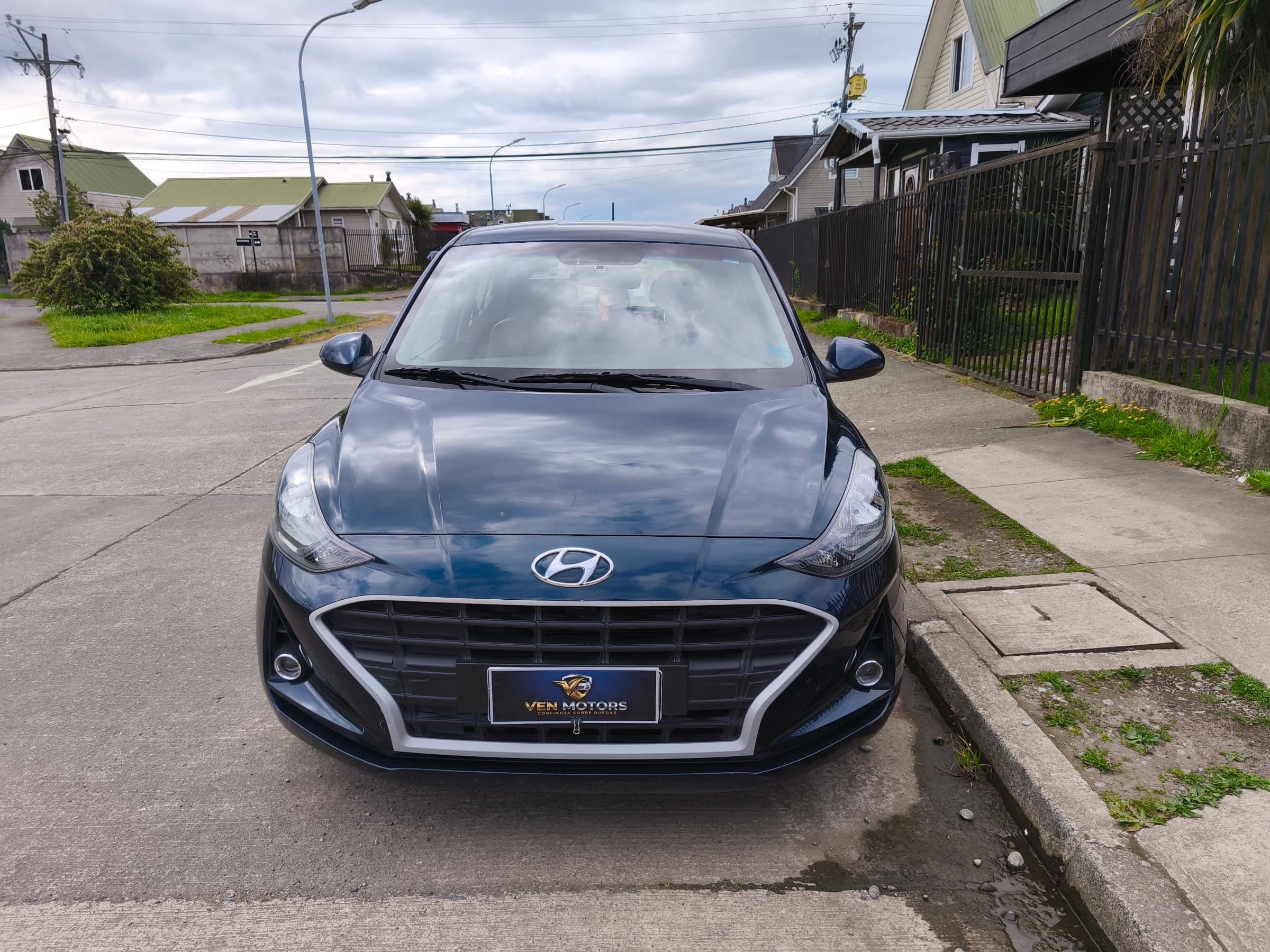 Hyundai Grand i10 2023 Azul, vista exterior 1 de 8